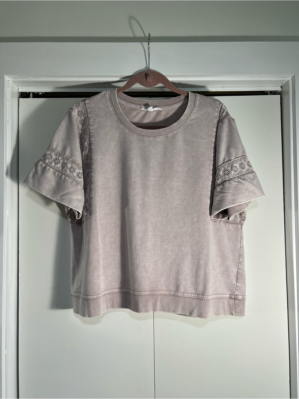 Jane + Delancey Eyelet Lace Short Sleeve Sweatshirt Top L